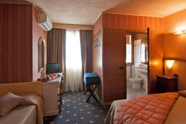 Hotel Antica Badia Volterra Esterno foto